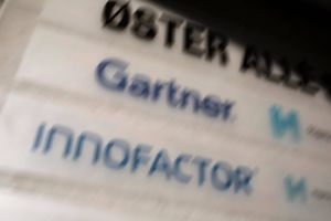 It-selskabet Innofactor med hovedsæde i Finland har skilt sig af med sin danske landechef og nedskrevet forretningens seneste nøgletal. Både koncernchefen og den fratrådte dansker er fåmælte - men vidt uenige.