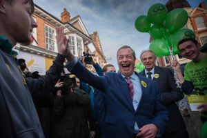 De britiske EU-modstandere i Uafhængighedspartiet (Ukip) har medvind. Partiet ledes af den mundrappe Nigel Farage, som forleden besøgte sine græsrødder i Wellingborough. Foto: Terry Harris/Zuma Press