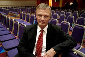 Sydinvest frygter betydeligt formuetab i investeringsbeviser, hvis gebyrer til banken forbydes. her direktør Eskild Bak Kristensen.