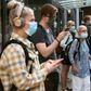 De fleste Aarhusianere følger kravet om mundbind i den Kollektive trafik, på Banegården i Aarhus, mandag den 10. august 2020. Foto: Kasper Heden Andersen