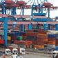 Kranerne på havnen i Hamburg har ikke længere så travlt. Tysk økonomi er under pres, og det kan mærkes herhjemme.