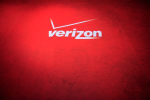 Finans Fakta: Telegiganten Verizon har ført to af internettets pionerer sammen i en paraplyorganisation. Men navnet spiller tydeligvis ikke, så derfor bliver det ændret fra årsskiftet.