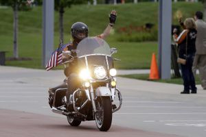 Den amerikanske motorcykelproducent Harley-Davidson lider under, at USA og EU har lagt tariffer på salget.
