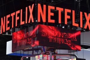 Folk vil være mere ude, og investorer havde nok overvurderet tjenesternes potentiale, siger analytiker som forklaring for det dramatiske kursfald, streamingtjenester såsom Netflix har oplevet på børsen i år.