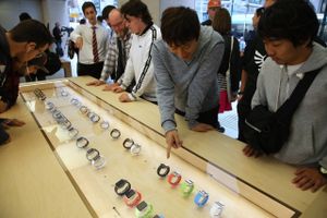 Kunderne i Australien vågnede som de første op til Apple Stores fyldt med de nye ure.