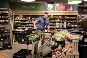Dagligvarekoncernen Coop Danmark arbejder hårdt på at reducere omkostninger og få butikskæder til at arbejde tættere sammen. Det kan betyde, at Coop-navnet kommer i front.