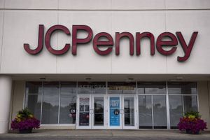 Like other department store chains, J.C. Penney is in a tough position as a middle-of-the-road retailer, something that is becoming increasingly obsolete. Foto: Bloomberg photo by Christopher Dilts