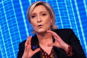 Marine Le Pen fra det franske Front National-parti har ligesom de andre præsidentkandidater præcis to måneder tilbage til at kapre franskmændenes stemmer. Første valgrunde finder sted den 23. april. Foto: Francois Mori/AP