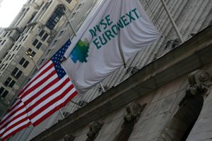 Børserne Deutsche Börse og New York Stock Exchange Euronext må affinde sig med en fremtid hver for sig. EU-Domstolen har stadfæstet EU-Kommissionens afgørelse fra 2012, der forbød en fusion mellem de to børser, oplyser domstolen.