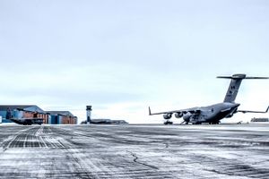 Canadiske og amerikanske militærfly på Thule-basen april 2014