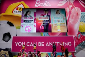 Mattel, der ejer bl.a. Barbie, har haft så stærkt et 2021 indtil videre, at selskabet skruer op for forventningerne. Forbrugerne er med til at betale for leveringskoks.