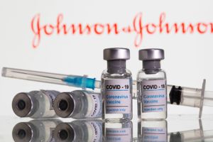 Det amerikanske selskab Johnson & Johnsons coronavaccine bliver nu ifølge Bloomberg linket sammen med flere tilfælde af blodpropper.