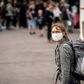 Vi efterspørger mundbind mere, end vi har gjort på noget tidspunkt under coronapandemien. Fredag skete der, efter Sundhedsstyrelsen anbefalede mundbind i kollektiv trafik, en voldsom stigning. Foto: Mads Claus Rasmussen/Ritzau Scanpix.