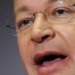 Nokias ansatte canadieren Stephen Elop som administrerende direktør på grund af hans baggrund i softwarebranchen.