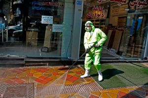 Coronavirus vil barbere omtrent 0,25 procentpoint af den økonomiske vækst herhjemme i år. Det kan dog blive værre, konkluderer landets to største banker og Dansk Erhverv. 