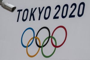 Tokyo tumler af sted mod et OL, stort set ingen længere ønsker. Der er hverken klarhed om, hvordan det kan afholdes sikkert, eller om hvordan Japans nuværende megabølge af covid-19 kan standses.