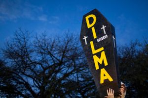 Et overvældende flertal i Brasiliens senat har stemt for en rigsretssag mod præsidenten Dilma Rousseff.