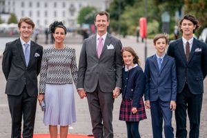 Dronningens beslutning om at ændre titlerne på prins Joachims fire børn har medført en meget vred reaktion fra grevinde Alexandra. Af eksperter vurderes beslutningen som fornuftig. 