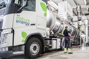 Danmarks største biogaskoncern Nature Energy, der ejes af to kapitalfonde og Sampension, kan komme i spil i et kommende milliardsalg. ”Vi har fået en del henvendelser de seneste år,” siger bestyrelsesformand Jesper Lok, der afviser konkrete købsdialoger.