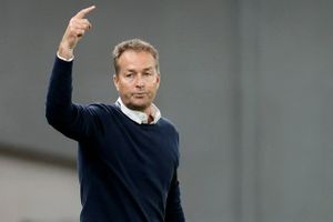 Landstræner Kasper Hjulmand mener, at Danmark skal deltage i VM i Qatar, hvis landsholdet kvalificerer sig til slutrunden, og han forstår ikke, hvorfor netop fodbolden har et ekstra ansvar, når det gælder menneskerettigheder.