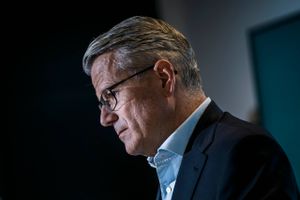 Et grundlæggende problem i shippingindustrien tyngede A.P. Møller-Mærsks resultater i første kvartal. Udfordringen kan løses, men det kræver, at industrien rykker i håndtag, som der knap skeles til, lyder vurderingen fra analytikere. 