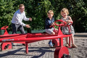 Henrik Stenmann har indført en fire dages arbejdsuge. Det giver tid til børnene Benjamin og Julie, men har ikke nedsat produktiviteten i hans virksomhed IHH Nordic. Foto: Stine Bidstrup. 