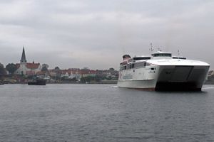 Aflysninger og forsinkelser på færgeruten til Bornholm koster Molslinjen bøde på 1,5 millioner kroner.