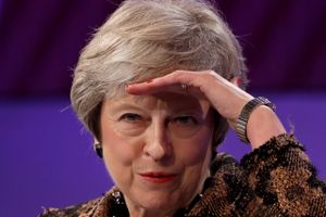 Premierminister Theresa May gør nu fælles sag med EU's chefforhandler Michel Barnier i kampen for at skaffe opbakning til Brexit-aftalen. Foto: AP/Kirsty Wigglesworth