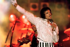 Kongen af Pop var også kongen af indtjening i 2020 blandt de afdøde kunstnere. Her ses Michael Jackson på sin "Victory"-tour i USA i 1984. Foto: AP.