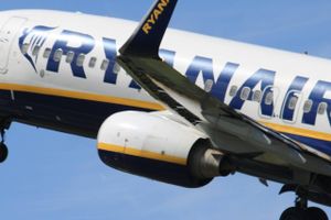 Biludlejningsfirmaet Hertz har valgt at afbryde samarbejdet med det irske flyselskab Ryanair på grund af uenigheder om kontrakten.
