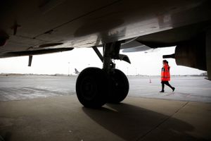 Man kan ikke nødvendigvis få økonomisk kompensation, hvis flyet er forsinket. Her er tre overvejelser, hvis du stadig sidder i lufthavnen.