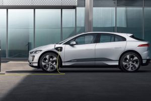 Den danske importør af Jaguar er klar med en ny version af den elektriske i-Pace.
