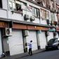 Borgere i et nedlukket beboerområde i Shanghai. Siden begyndelsen af april har Shanghai haft strenge coronaregler som følge af det største udbrud i Kina siden begyndelsen af pandemien. Arkivfoto: Aly Song/Reuters
