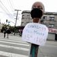 Ansigtsmasker er sat til salg i Los Angeles. Californien har indført påbud om ansigtsbeskyttelse. Foto: Mario Tama/AFP