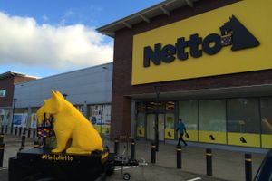 Dansk Supermarked vil fordoble omsætningen fra de udenlandske Netto-butikker. Det seneste år er det dog kun lykkedes at åbne 10 nye, danske discountbutikker i Storbritannien.