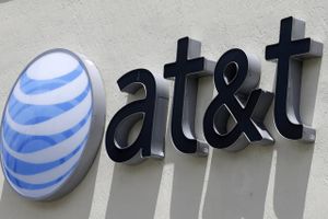 Teleselskabet AT&T overraskede tirsdag efter børslukketid med et regnskab, der slog forventningerne.