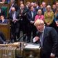 Langt om længe var der tirsdag aften flertal for en brexit-aftale med EU i det britiske parlament. Til gengæld er der ingen enighed om, hvor hurtigt parlamentet ønsker at få den nødvendige lovgivning på plads. Nu må brexit udsættes igen, og bliver det i tre måneder, truer premierminister Boris Johnson med valg. Foto: AFP