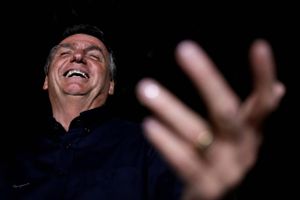 Bolsonaro og Lula, kombattanterne i Brasiliens polariserede præsidentvalg, må efter søndagens valg ud i et giftigt omvalg, før det kan fastslås, hvem der bliver præsident i Sydamerikas største land.   