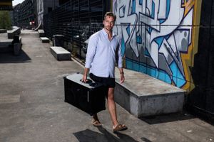 En kulturkrig udspiller sig landet over. Mellem unge, der vil feste, og dem, der ønsker ro. Og så er der Jesper Theil Thomsen. Medopfinder af Soundboks, der har sat ekstra strøm til konflikterne. 