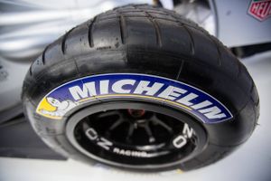Michelin falder 5,5 pct. til 66,66 euro efter at den franske dækproducent har aflagt salgsopdatering for tredje kvartal, hvor salget er svagere end ventet.