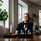 Toni Leichtle er uddannet kok og drev Restaurant Miró i Aarhus igennem 26 år, men i 2016 var det endegyldigt slut. Toni ville drosle ned for det tidskrævende liv som restauratør. Men der gik dog ikke lang tid, før han måtte erkende, at afsavnet blev for stort. Han savnede sine gæster og værtsrollen, som han altid har udfyldt med en sjældent set hjertevarme og ydmyghed. Derfor besluttede han at genåbne Miró som vinbar. Foto: Tobias Nicolai