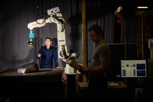 Adm. dir. Leo Zhou, Nordbo Robotics, som står bag robotløsninger til især polering, som kræver helt særligt håndelag. Foto: Casper Dalhoff